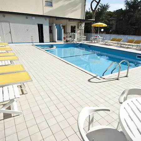 Giunchi Hotel 3*
