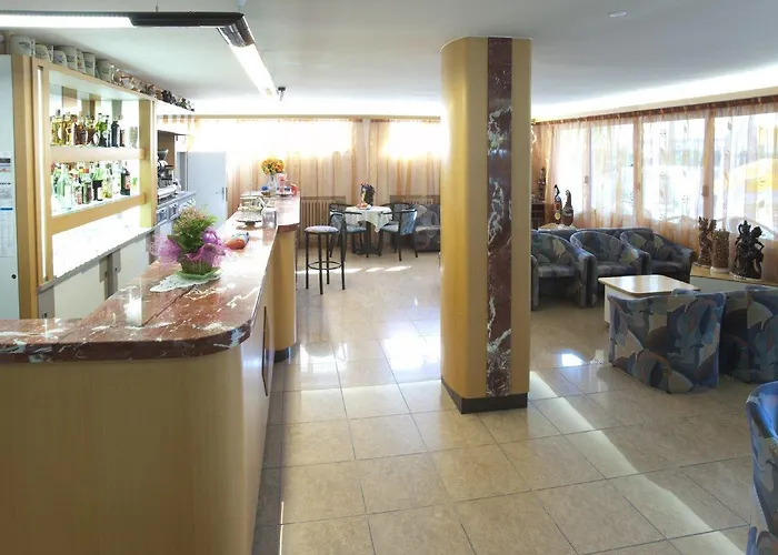 Giunchi Hotell 3*