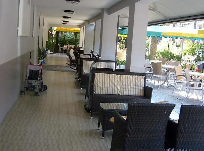 Giunchi Hotell 3*